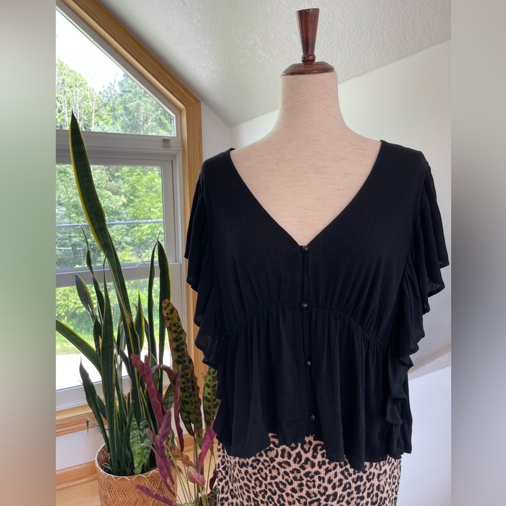 Altar’d State : Black Ruffled Cropped Blouse